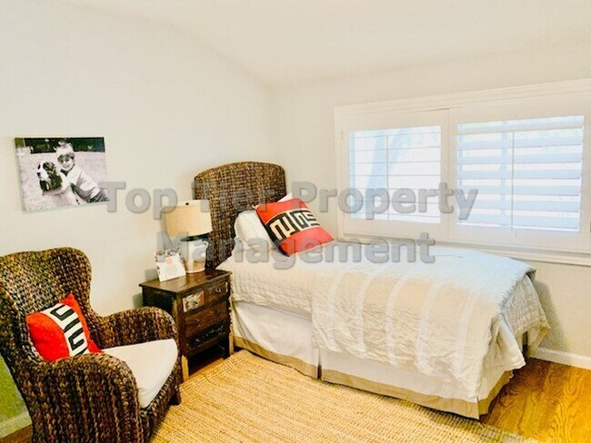 Building Photo - Stunning 4 Bed/3 Bath (plus Office), 3,230 Sqft single-family house at end of cul-de-sac and on l...