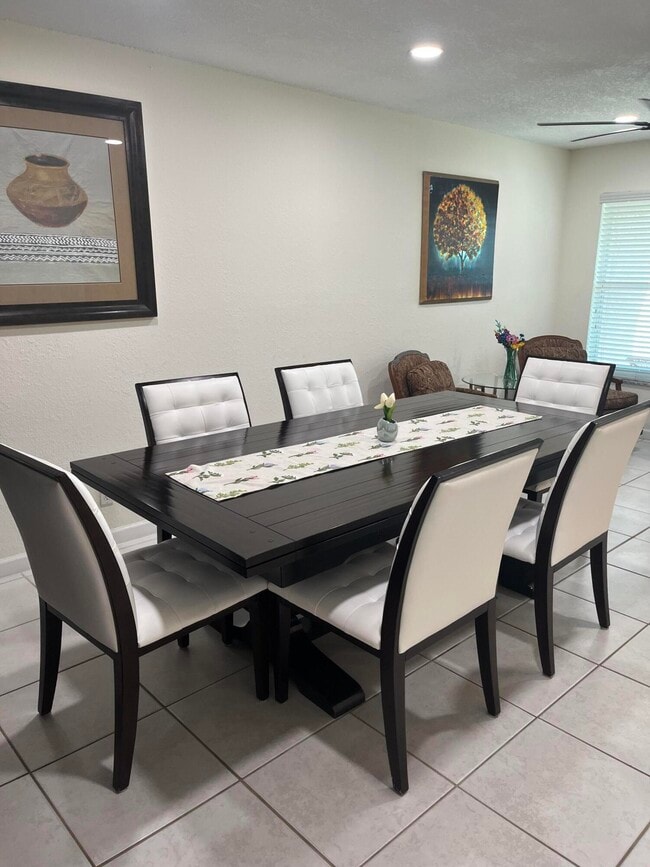 Building Photo - 5843 Albert Rd