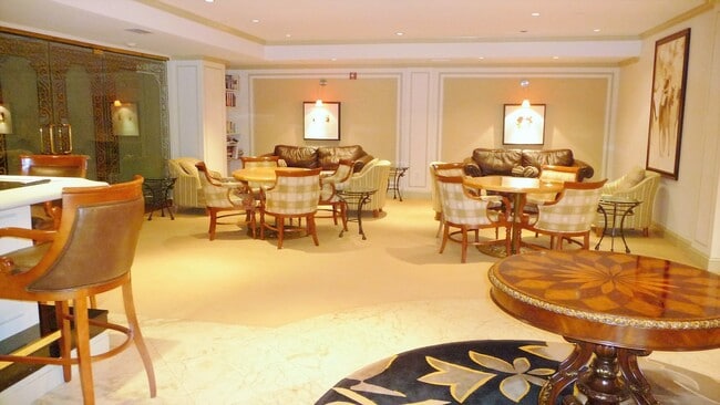 Building Photo - 801 S Olive Ave