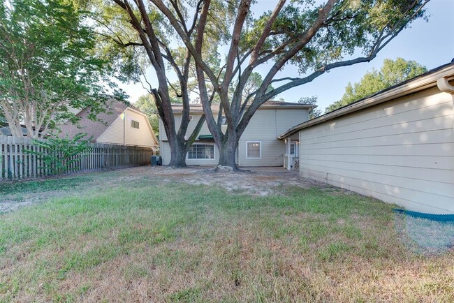 Building Photo - 5019 Oak Shadows Dr