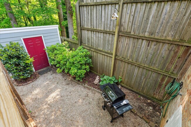 Building Photo - 107 Barbary Ct