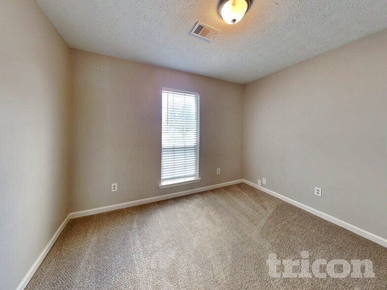 Building Photo - 241 Huntington Dr
