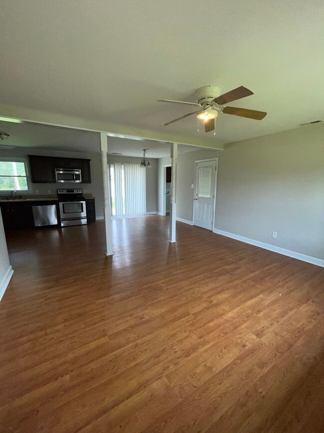 Building Photo - 473 Potts Rd