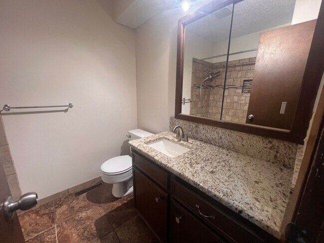 Building Photo - Spacious 4 Bed / 3 Bath Home in Southeast Wichita