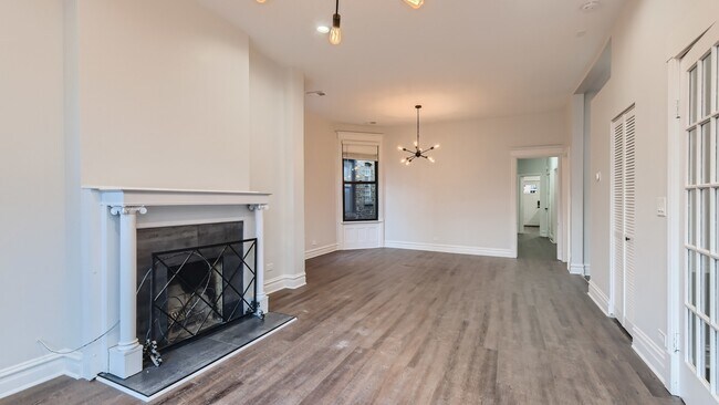 Building Photo - 4053 N Greenview Ave