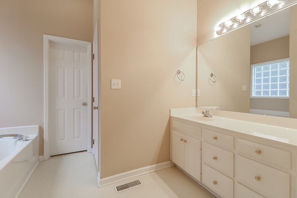 Building Photo - 115 Lily Crossing