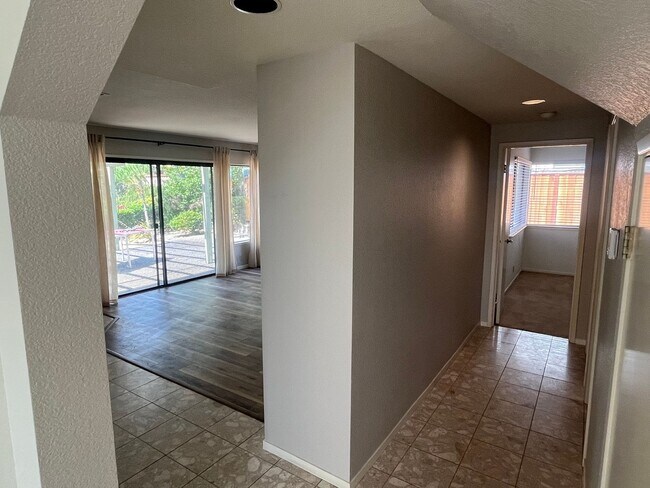 Building Photo - 4 Bedroom Home with 3- Car Garage in Hercules