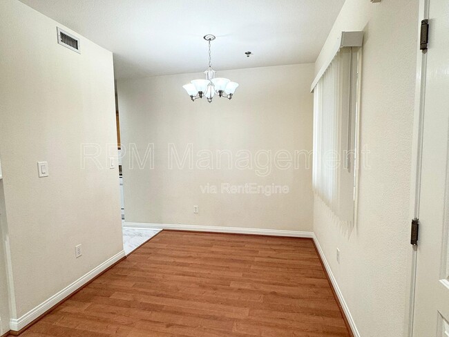 Building Photo - 843 Hayworth Ave