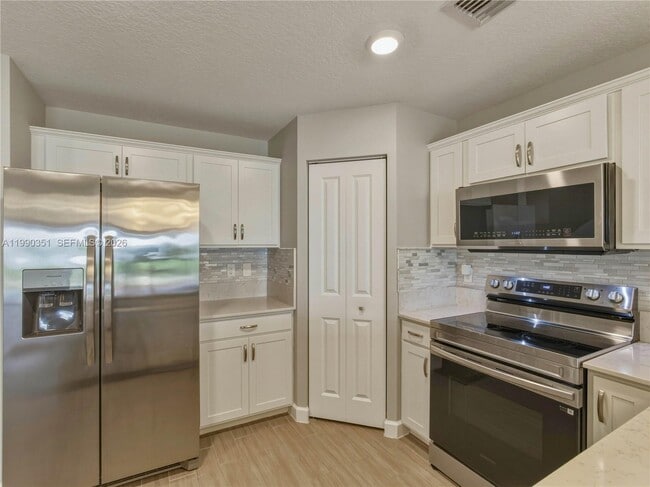 Building Photo - 6011 Woods Edge Cir