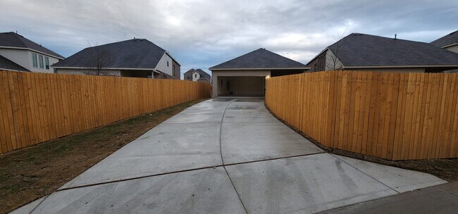 Building Photo - 10029 Little Tree Ln