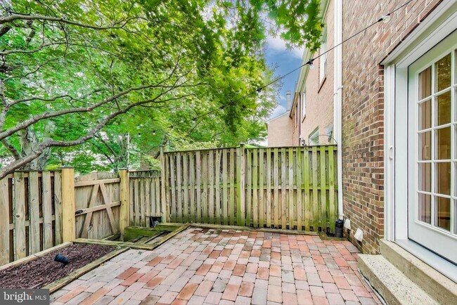 Building Photo - 1325 Chetworth Ct