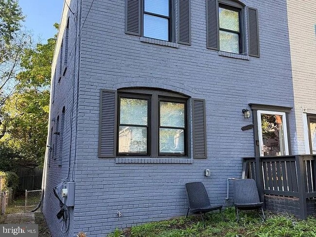 Building Photo - 4523 Dix St NE