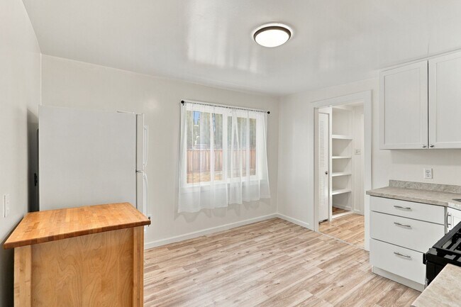 Building Photo - 2100 Chanticleer Ave