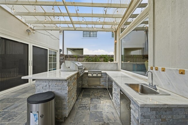 Building Photo - 4923 Palmetto St