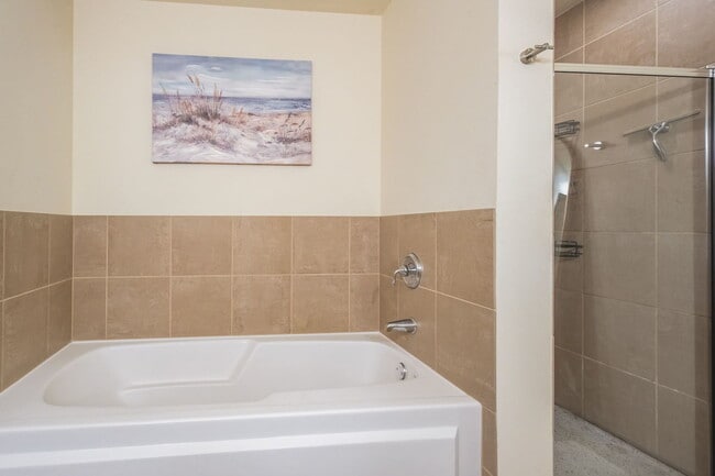 Building Photo - 758 N Larrabee St