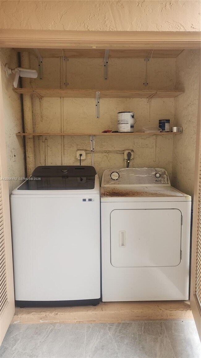 Building Photo - 13707 Kendale Lakes Cir