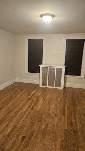 Building Photo - 376 Medford St