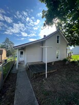 Building Photo - 561 Center St