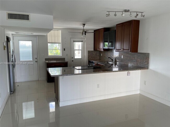Building Photo - 3030 Marcos Dr