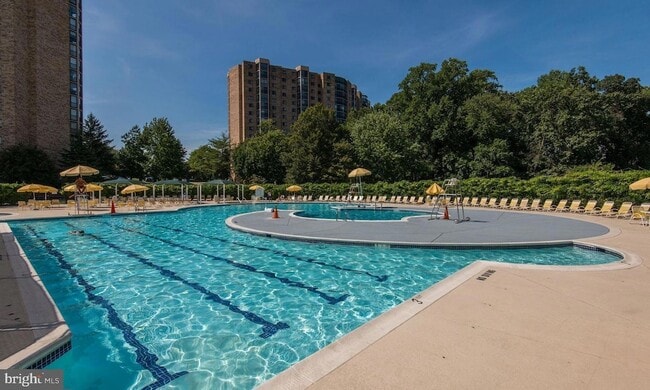 Building Photo - 5902 Mt Eagle Dr