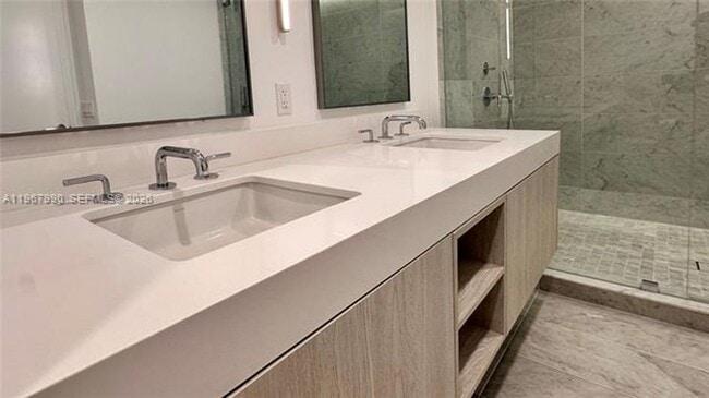 Building Photo - 9201 E Bay Harbor Dr