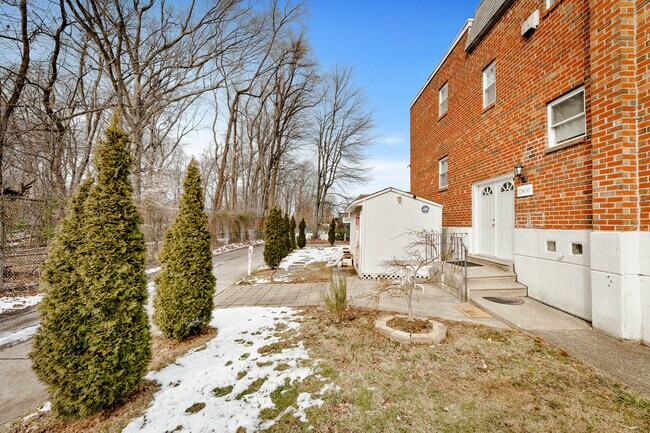 Building Photo - 12450 Knights Rd