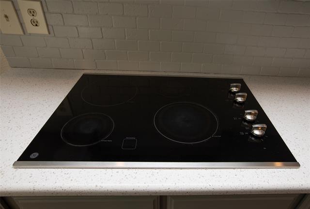 Building Photo - 705 Greenway Dr