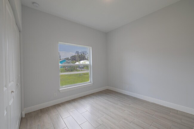 Building Photo - 2240 84th Ct