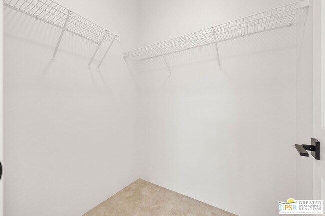 Building Photo - 4 Hillcrest Dr