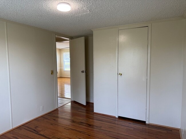Building Photo - Three Bedroom Doublewide in Claremont