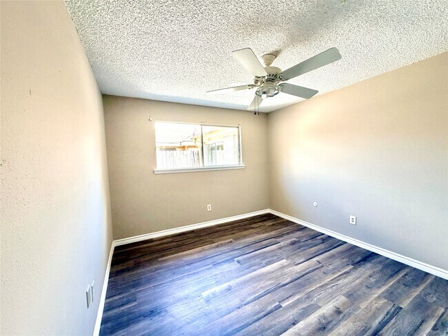 Building Photo - 4122 Baynard Dr