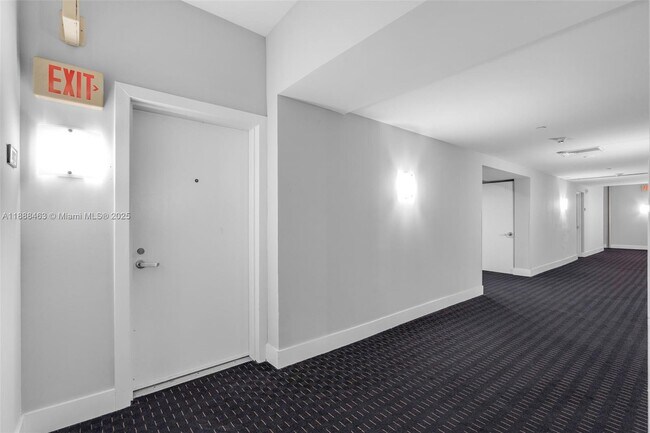 Building Photo - 1800 N Bayshore Dr