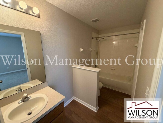 Building Photo - 12664 Somerset Oaks St