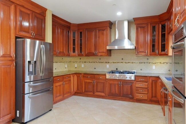 Building Photo - 659 Upton St