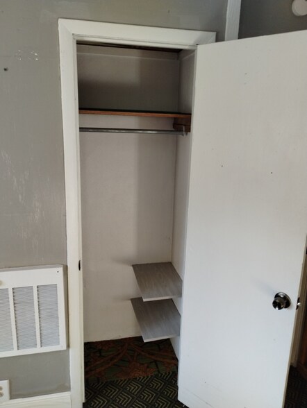 Building Photo - 169 SE Camelot Loop