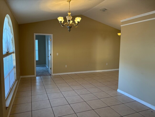 Building Photo - Beautiful 4 Bedroom, 2 Bath Split-Floor-Plan Home in Lakeside — Kissimmee, FL