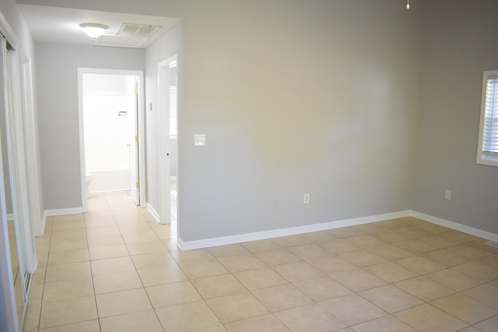 Building Photo - 2109 Wisteria Dr