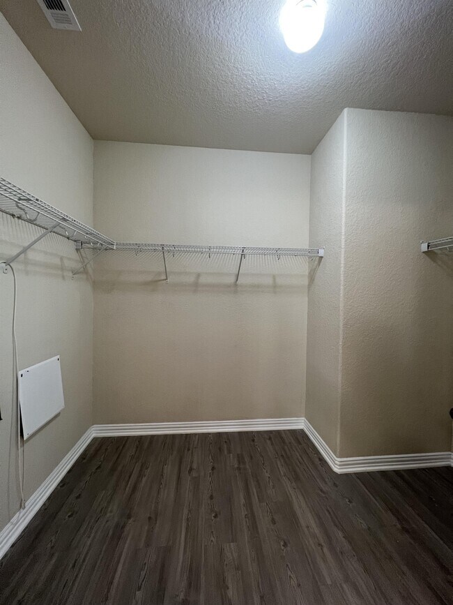 Building Photo - 25042 McBride Dr