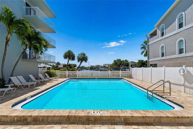 Building Photo - 719 Pinellas Bayway S