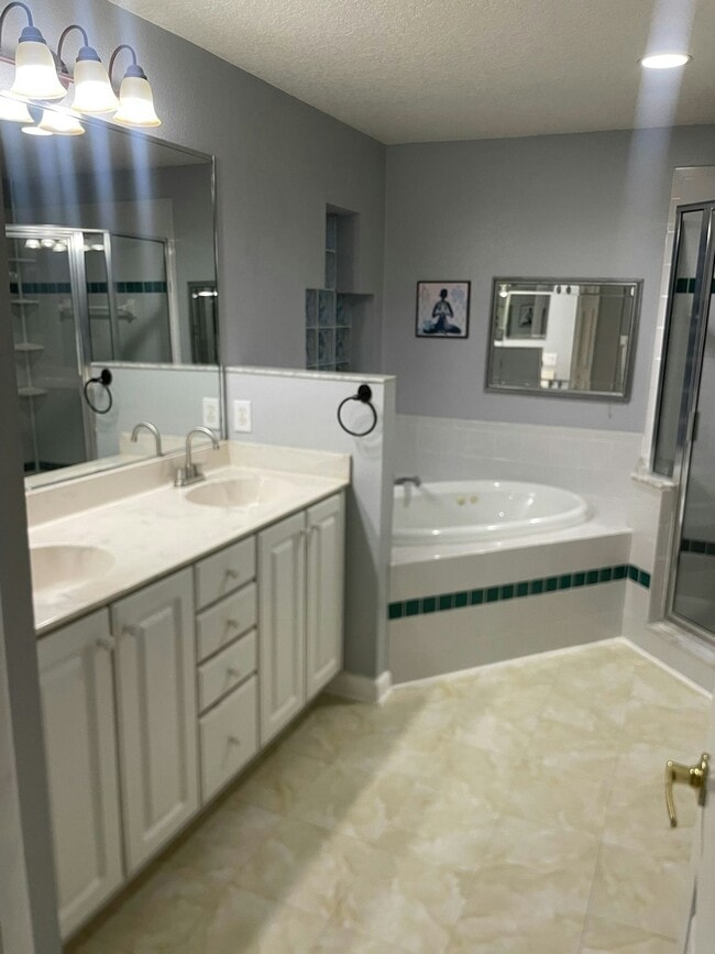 Building Photo - 6018 Gentle Ben Cir