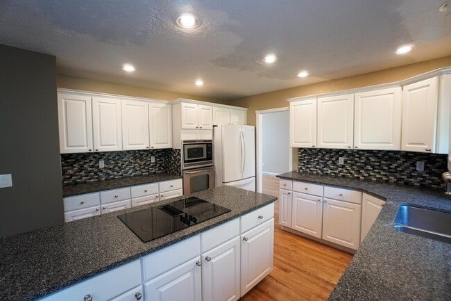 Building Photo - 2747 E Migratory Dr