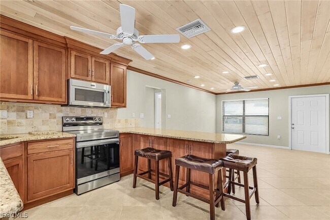 Building Photo - 2371 Baybreeze St