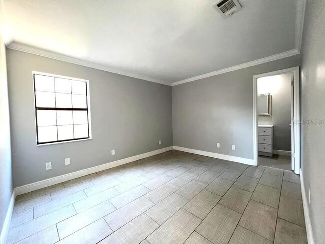 Building Photo - 453 Hemlock St