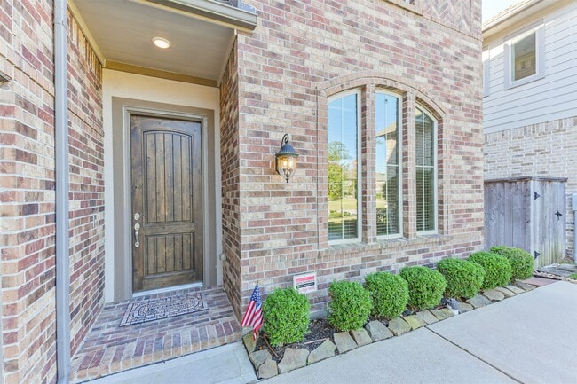 Building Photo - 210 Liatris Ct