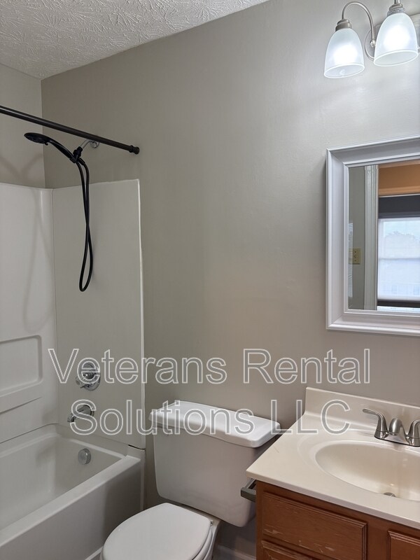 Building Photo - 410 Kirkcaldy Ct