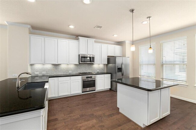 Building Photo - 1511 Peyton Oaks Pl