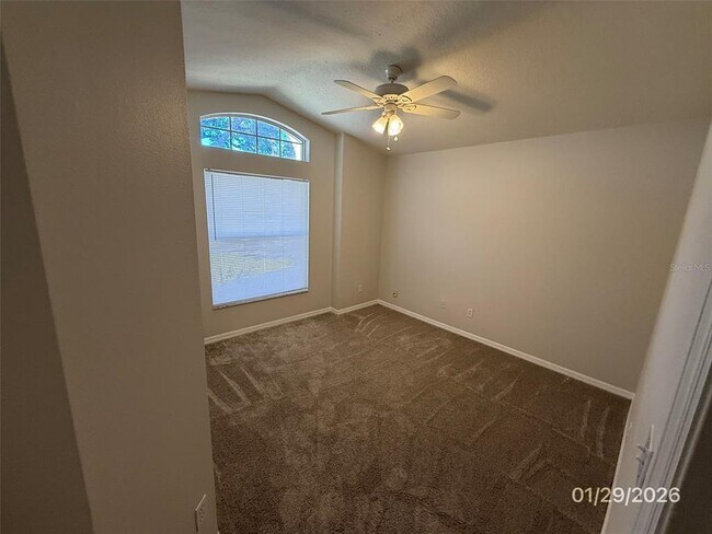 Building Photo - 2611 Vinedale Ave