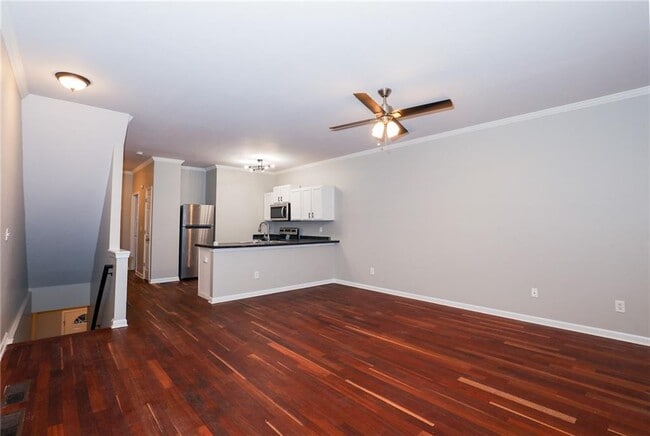 Building Photo - 2145 Hollywood Dr NW