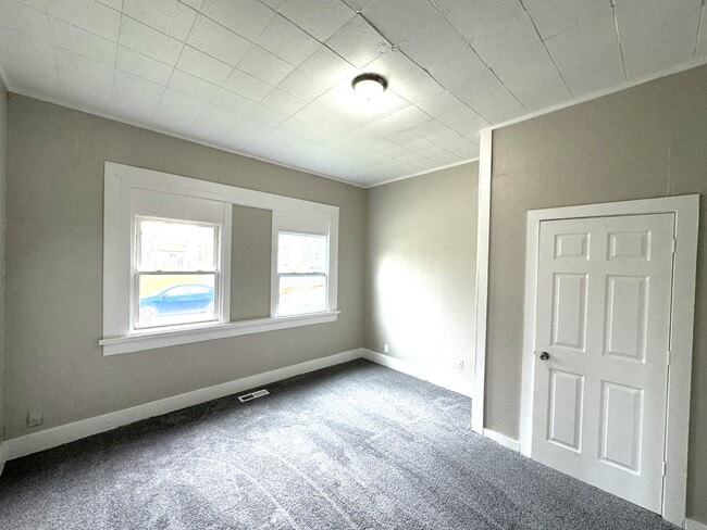 Building Photo - 1750 S Olive St