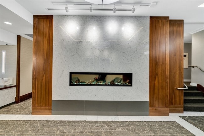 Building Photo - 8 Whittier Pl
